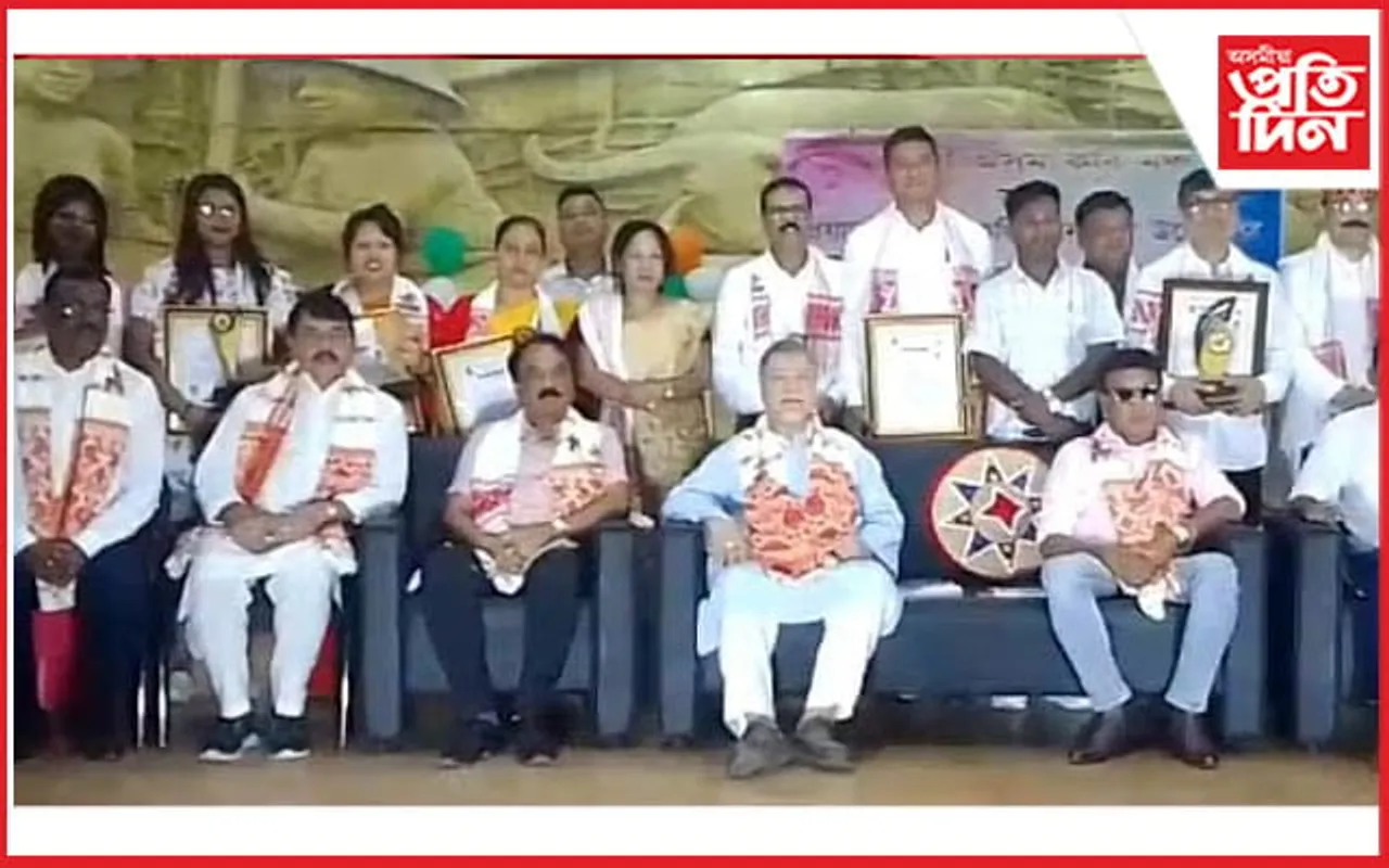 সদৌ অসম কবি মঞ্চ আৰু সন্দীপ কলিতা ন্যাসৰ বঁটা প্ৰদান আৰু সম্বৰ্ধনা অনুষ্ঠান সম্পন্ন 